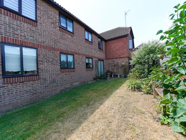 2 bedroom maisonette for sale