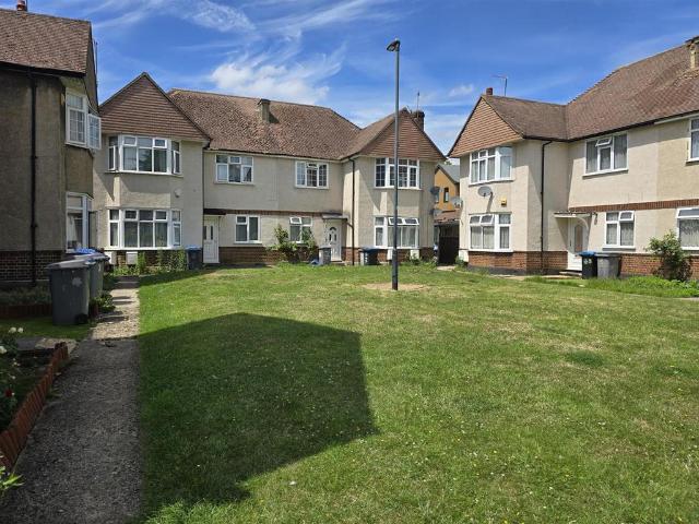 2 bedroom maisonette for sale