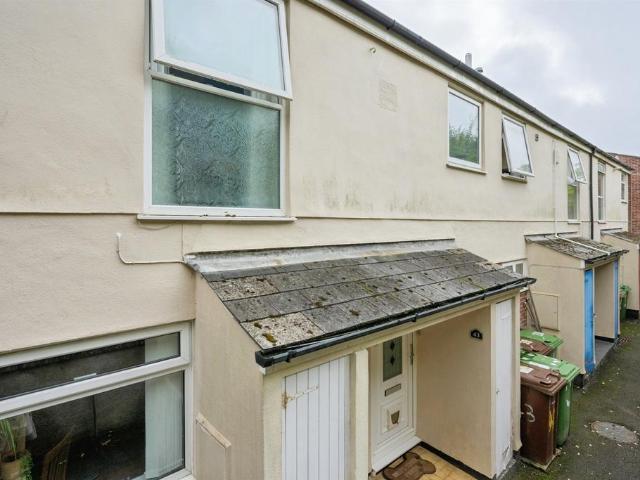 2 bedroom maisonette for sale