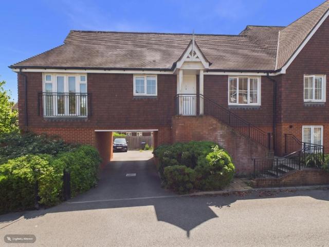 2 bedroom maisonette for sale