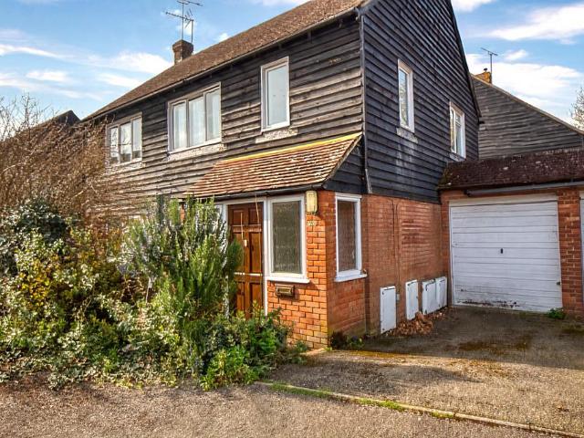 2 bedroom maisonette for sale