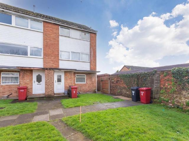2 bedroom maisonette for sale