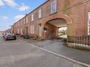 2 bedroom maisonette for sale