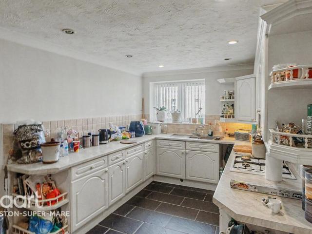 2 bedroom maisonette for sale