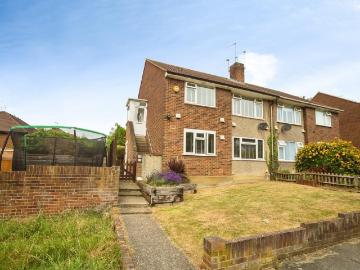 2 bedroom maisonette for sale