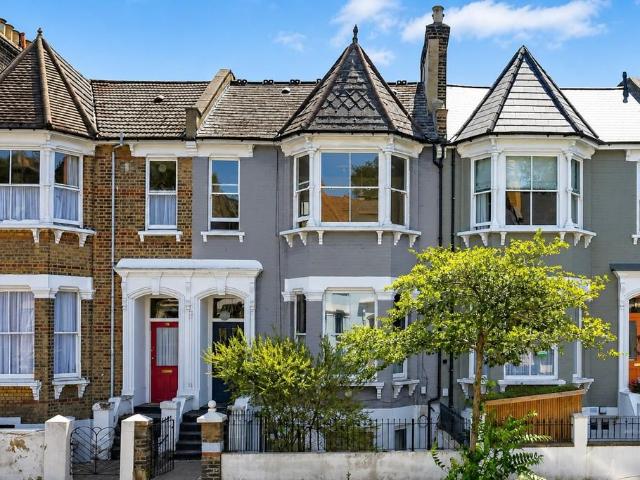 2 bedroom maisonette for sale
