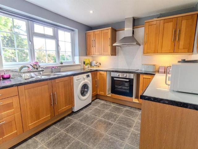 2 bedroom maisonette for sale