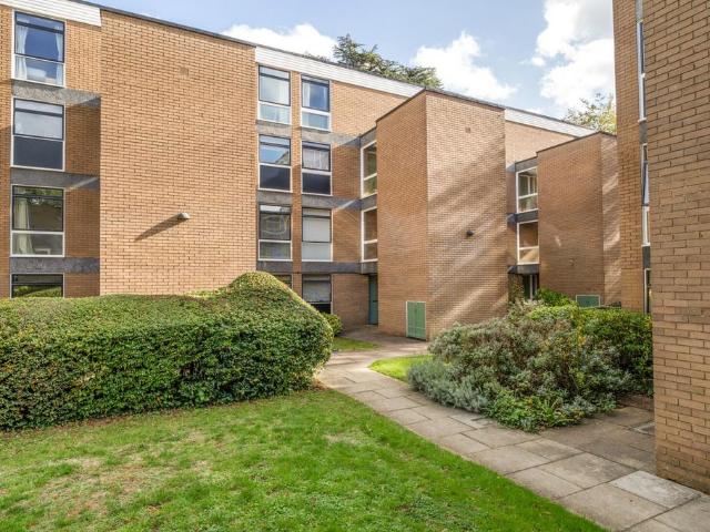 2 bedroom maisonette for sale