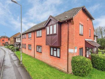 2 bedroom maisonette for sale