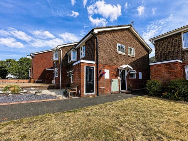 2 bedroom maisonette for sale