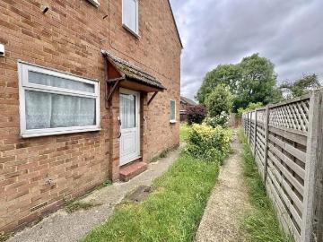 2 bedroom maisonette for sale