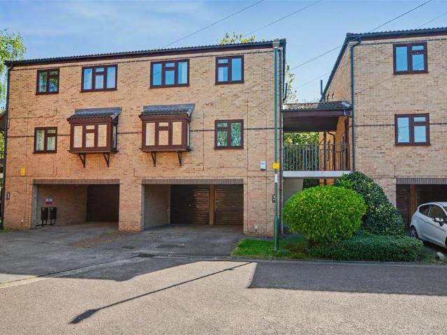 2 bedroom maisonette for sale