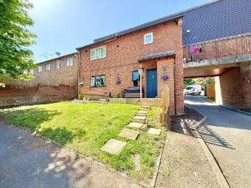2 bedroom maisonette for sale