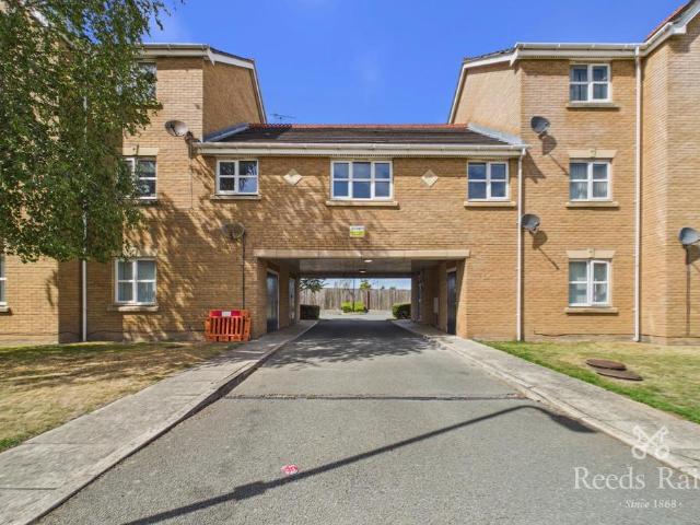 2 bedroom maisonette for sale