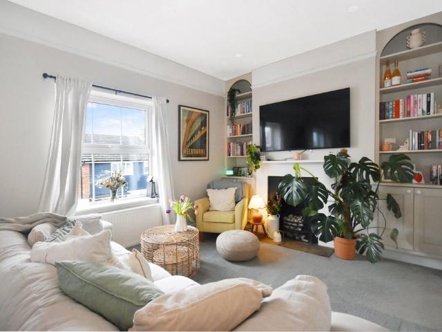 2 bedroom maisonette for sale