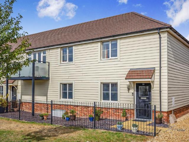 2 bedroom maisonette for sale