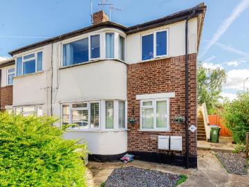 2 bedroom maisonette for sale