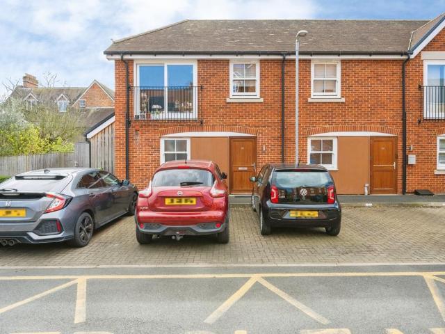2 bedroom maisonette for sale
