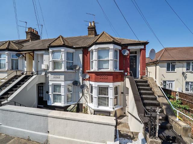 2 bedroom maisonette for sale
