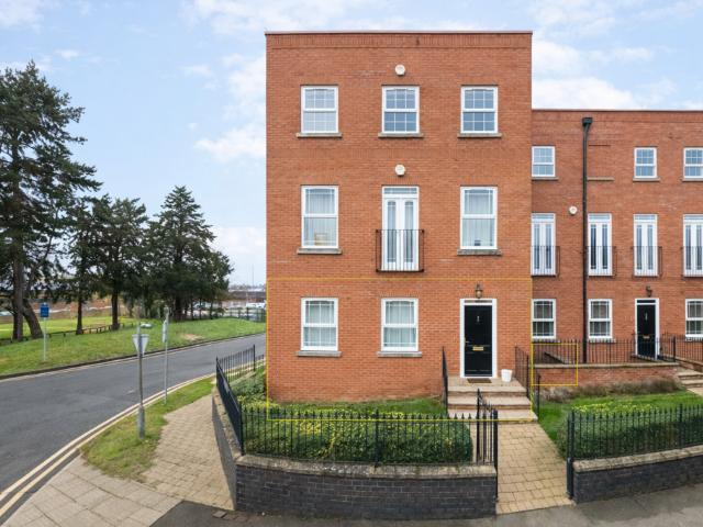 2 bedroom maisonette for sale
