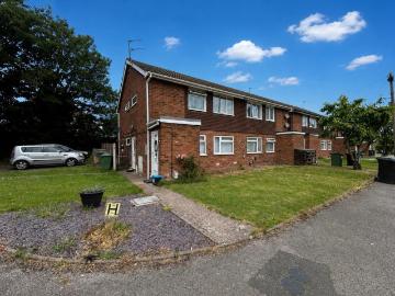 2 bedroom maisonette for sale