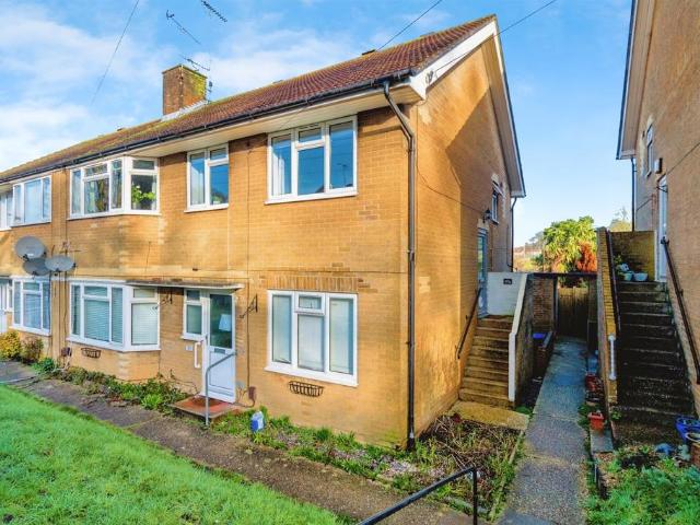 2 bedroom maisonette for sale