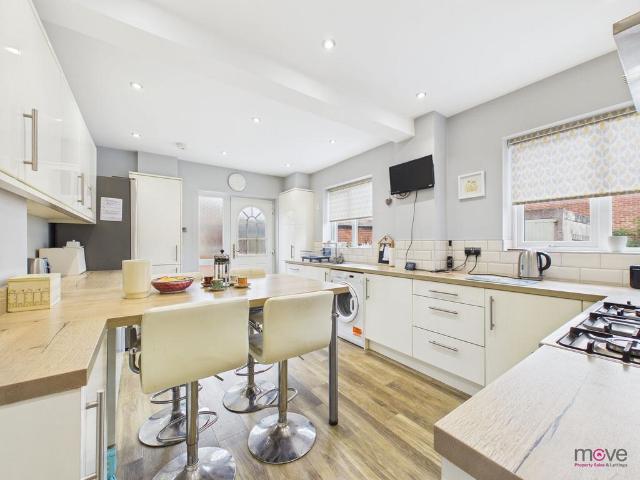 2 bedroom maisonette for sale