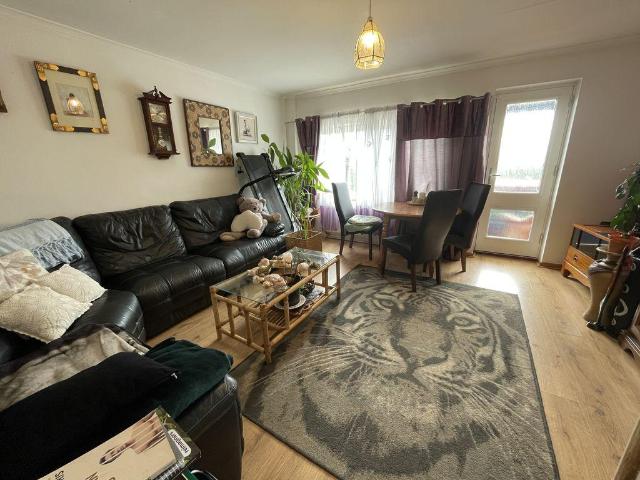 2 bedroom maisonette for sale