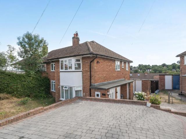 2 bedroom maisonette for sale