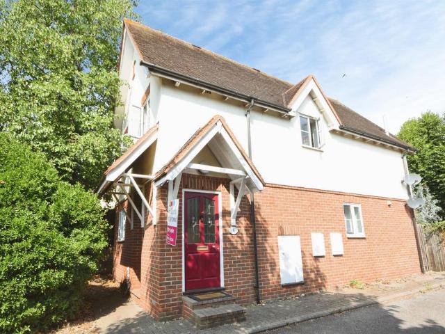 2 bedroom maisonette for sale