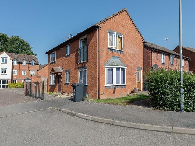 2 bedroom maisonette for sale