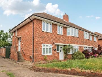2 bedroom maisonette for sale