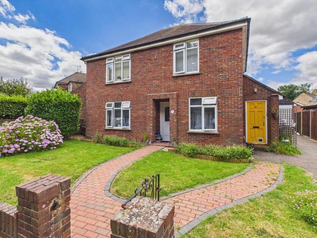 2 bedroom maisonette for sale