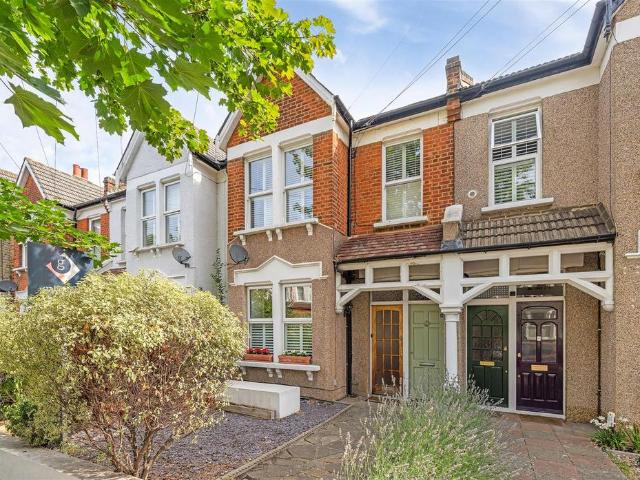 2 bedroom maisonette for sale
