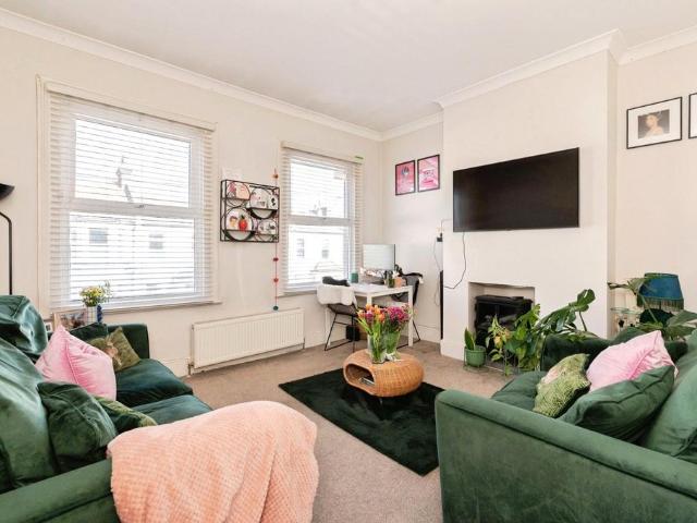 2 bedroom maisonette for sale