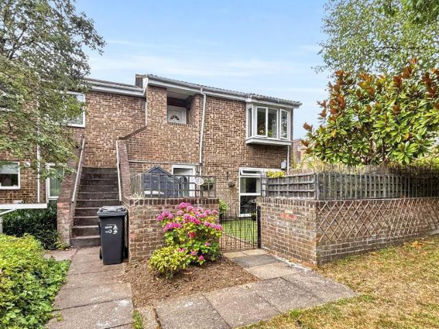 2 bedroom maisonette for sale