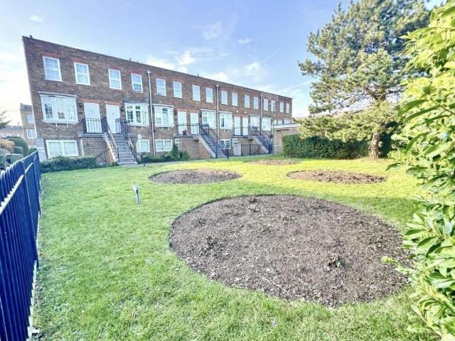 2 bedroom maisonette for sale