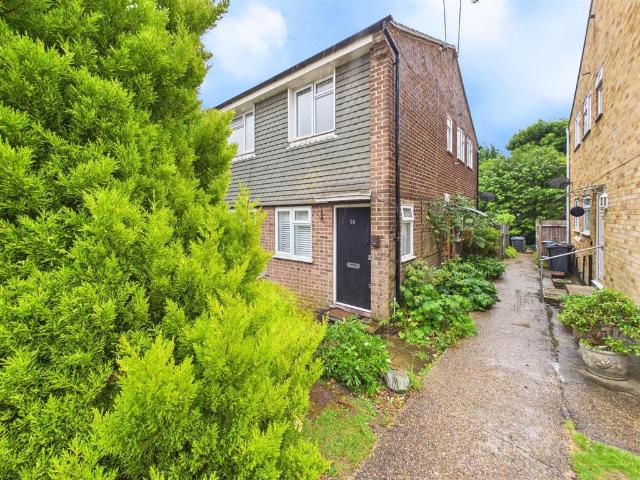 2 bedroom maisonette for sale