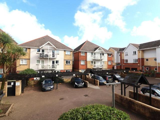 2 bedroom maisonette for sale