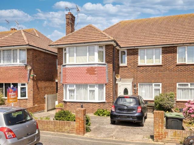 2 bedroom maisonette for sale
