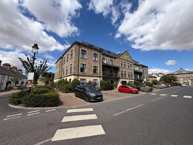 2 bedroom maisonette for sale