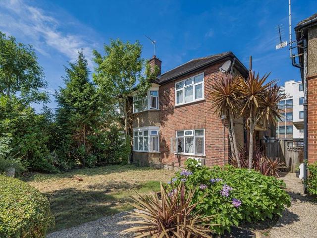 2 bedroom maisonette for sale