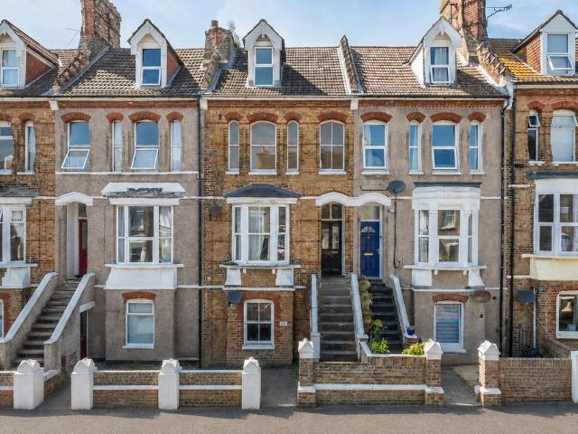 2 bedroom maisonette for sale