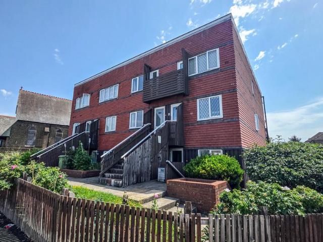 2 bedroom maisonette for sale