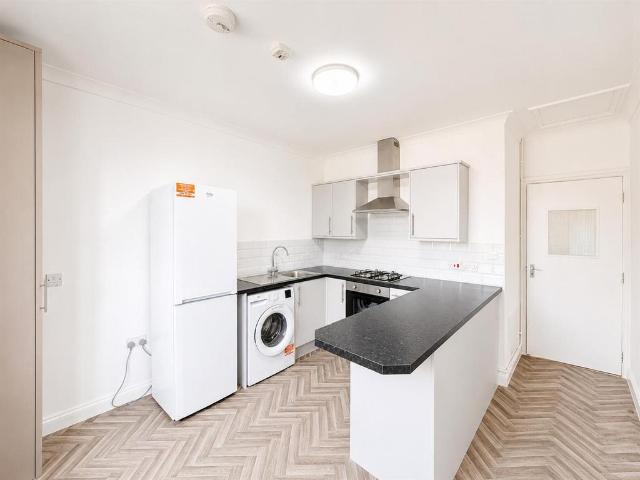 2 bedroom maisonette for sale