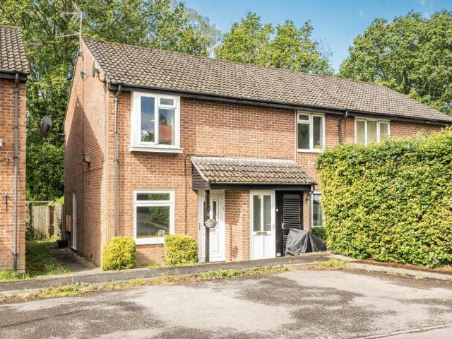 2 bedroom maisonette for sale