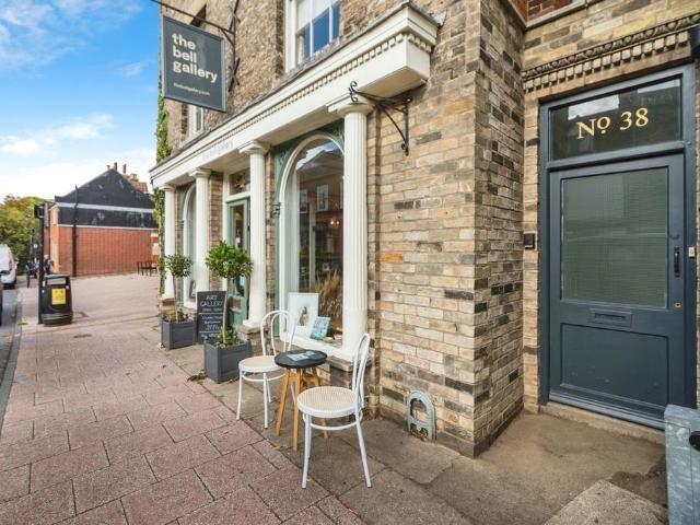 2 bedroom maisonette for sale