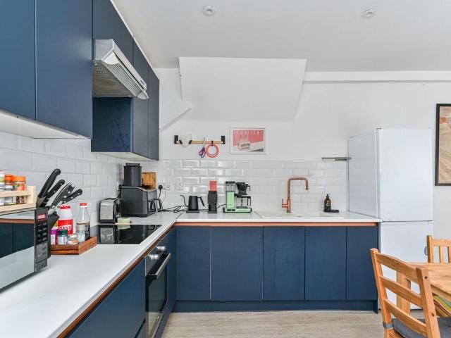 2 bedroom maisonette for sale