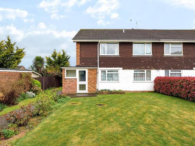 2 bedroom maisonette for sale