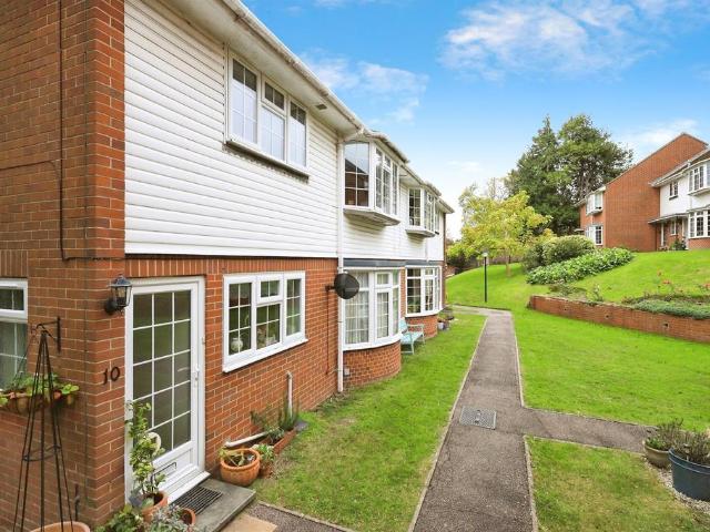 2 bedroom maisonette for sale